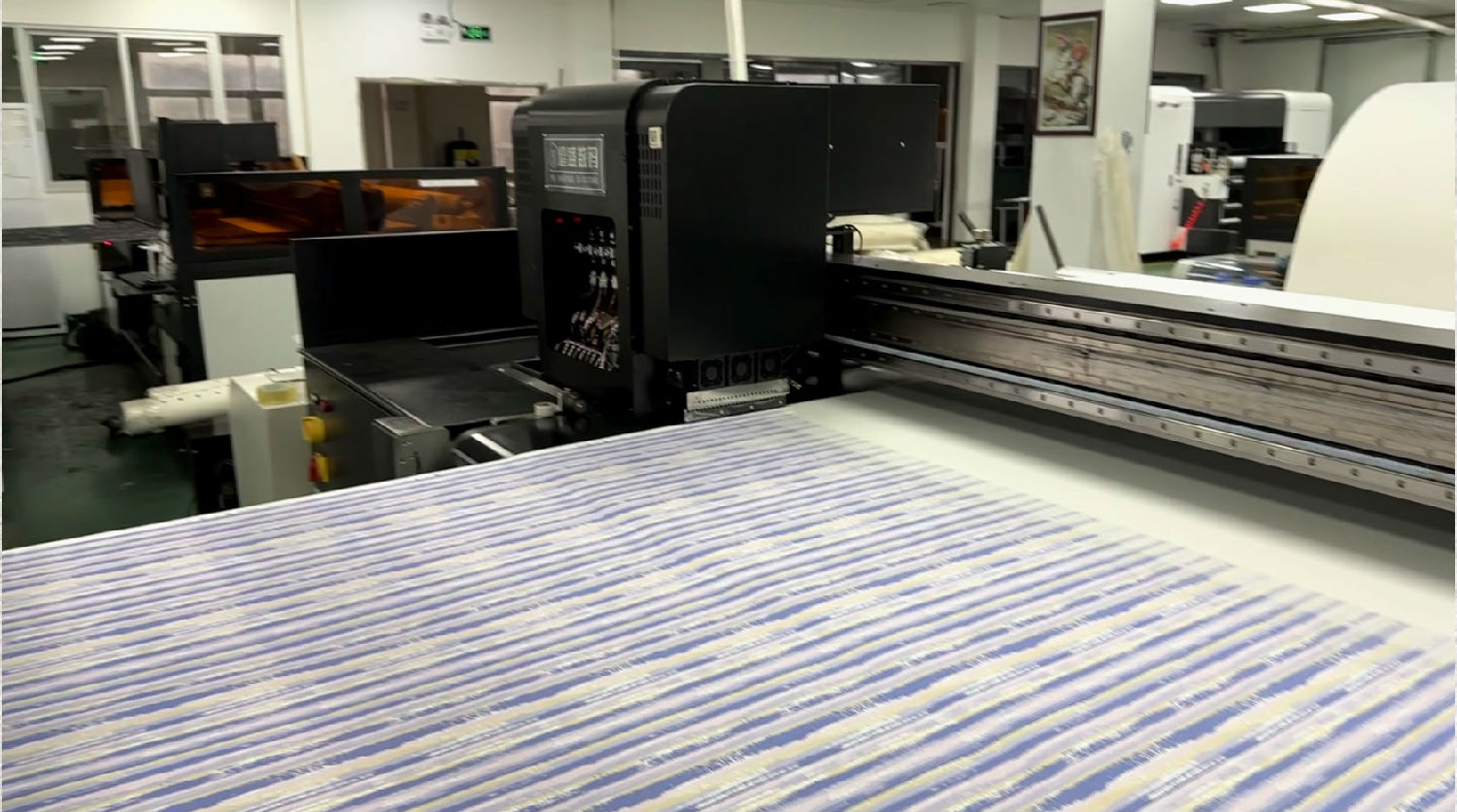 影響(xiang)數碼印花機打印(yin)圖案邊緣清晰度(dù)的因素