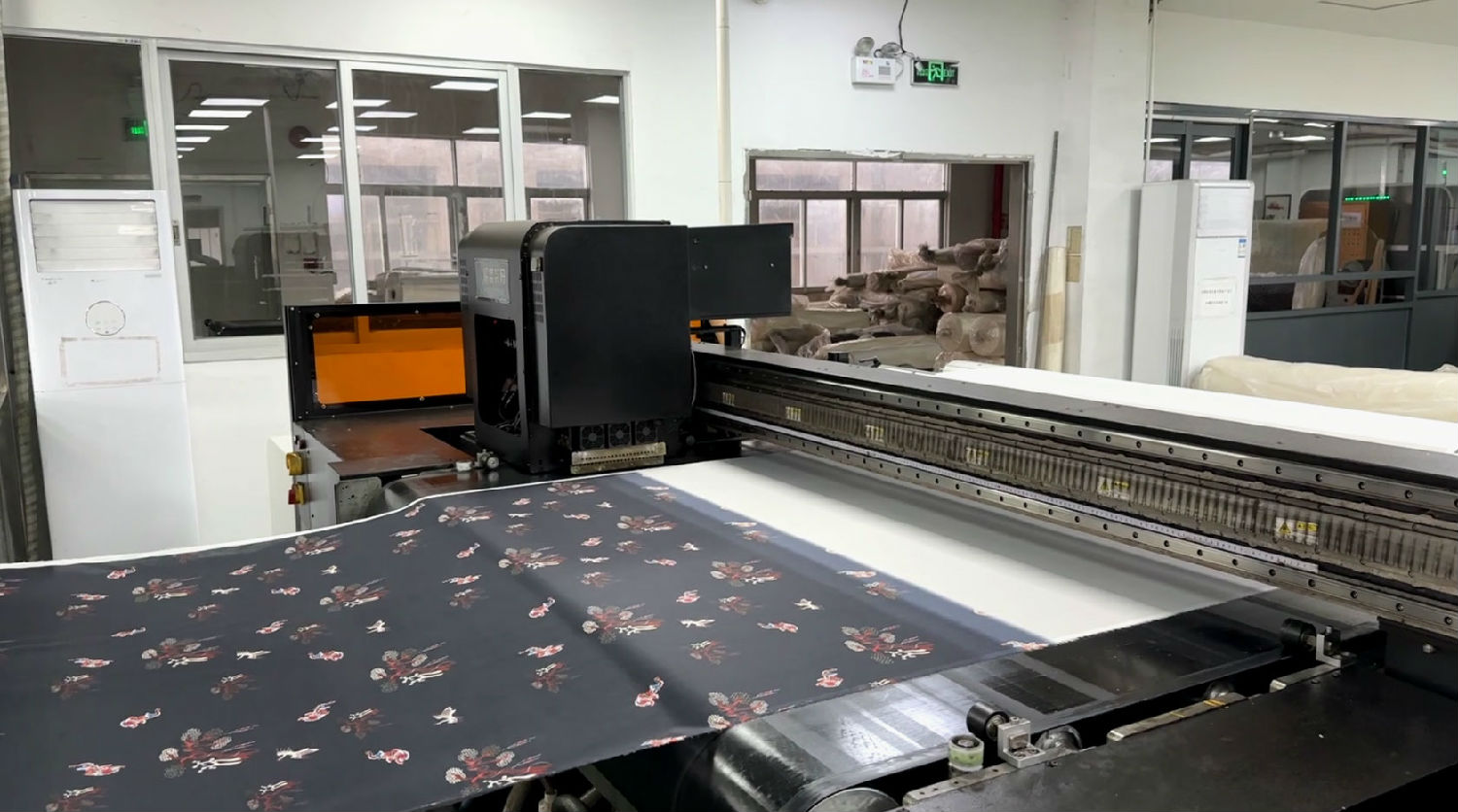 數碼印(yìn)花打印進布(bù)時織物出現(xiàn)皺痕如何解(jiě)決?