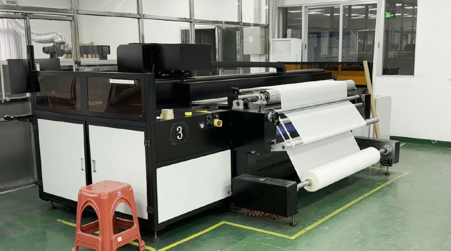 數(shu)碼印花機長(zhang)時間運行如(rú)何确保精度(dù)和分辨率?