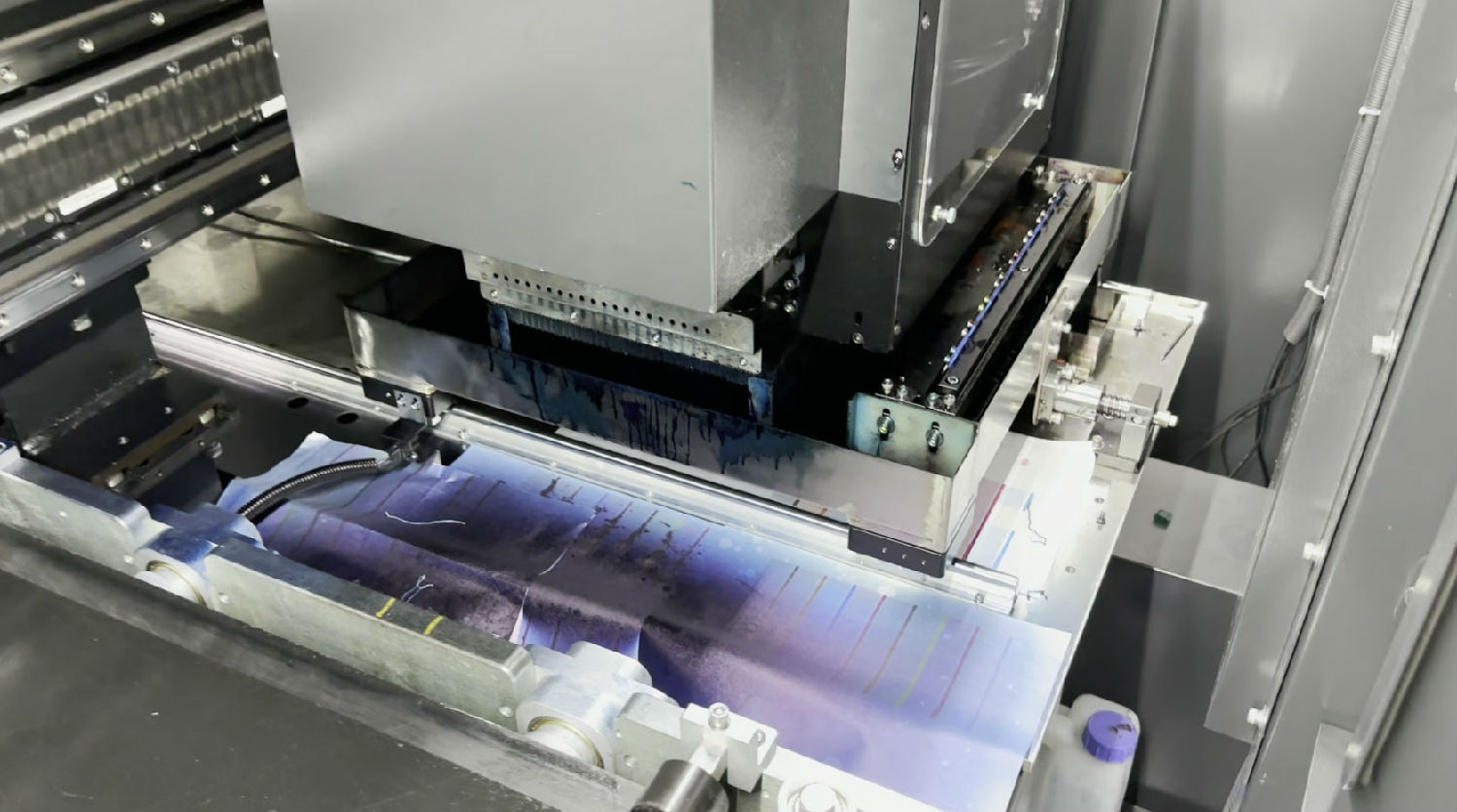 直(zhí)噴數碼印(yin)花機如何(he)抽取廢墨(mo)?