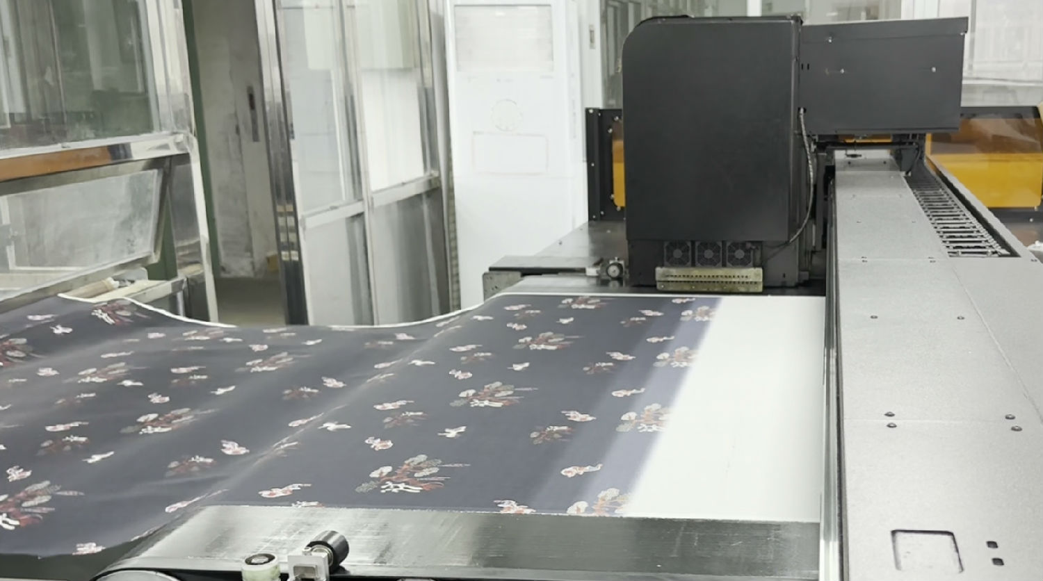 數碼印花機(jī)有一路不出墨怎(zen)麽解決?