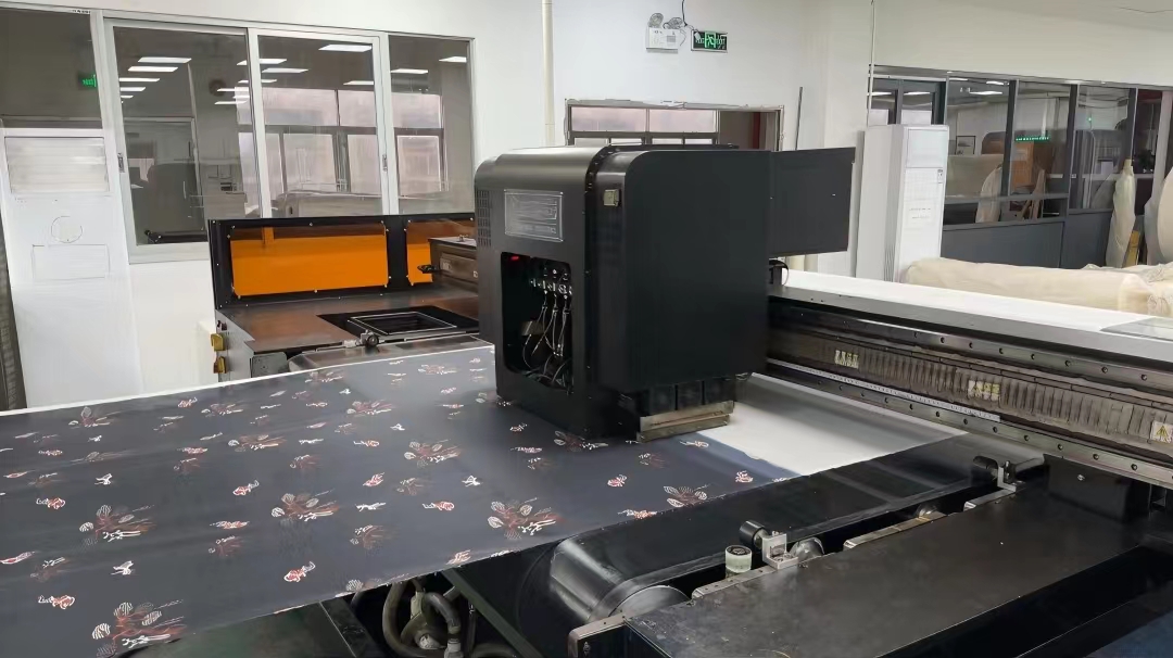 數碼印(yin)花打印出現(xiàn)墨點怎麽辦(ban)?