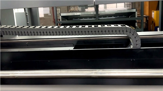 如(rú)何判斷數碼(ma)印花機的導(dǎo)軌是否需要(yào)更換？