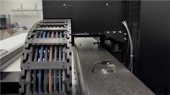 數碼印花機(ji)導軌保養的步驟(zhou)